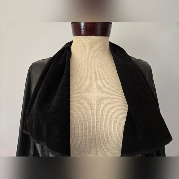 BEBE Women's Black 100% Leather open front Jacket. Lightweight.Size Small - Picture 3 of 11